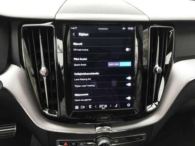 Volvo XC60 B4 R-DESIGN NEW MODEL