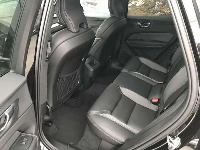 Volvo XC60 B4 R-DESIGN NEW MODEL