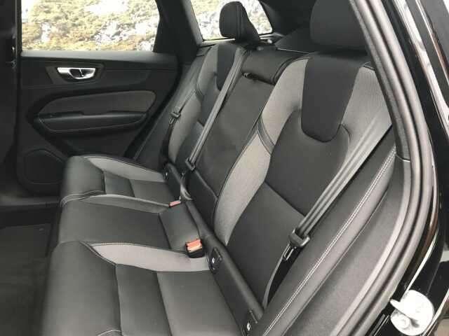 Volvo XC60 B4 R-DESIGN + PANODAK + WINTER + CAM + ...