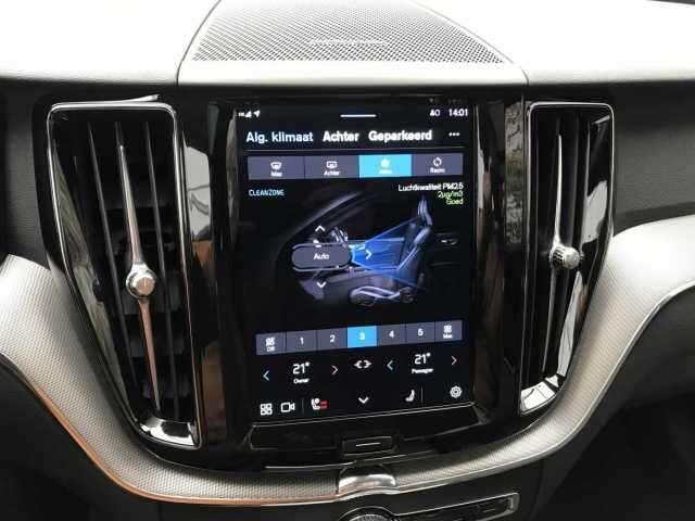 Volvo XC60 B4 R-DESIGN + PANODAK + WINTER + CAM + ...