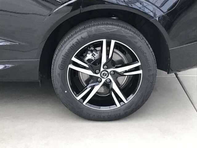 Volvo XC60 B4 R-DESIGN + PANODAK + WINTER + CAM + ...