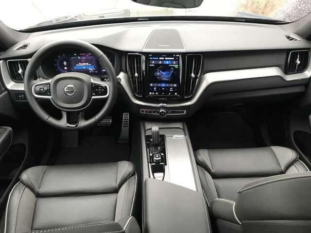 Volvo XC60 B4 R-DESIGN + PANODAK + WINTER + CAM + ...