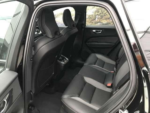 Volvo XC60 B4 R-DESIGN + PANODAK + WINTER + CAM + ...