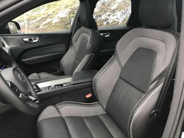 Volvo XC60 B4 R-DESIGN + PANODAK + WINTER + CAM + ...
