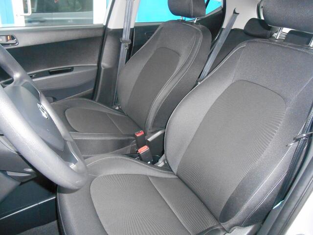 Hyundai I 10 HYUNDAI i10 1.0I TWIST