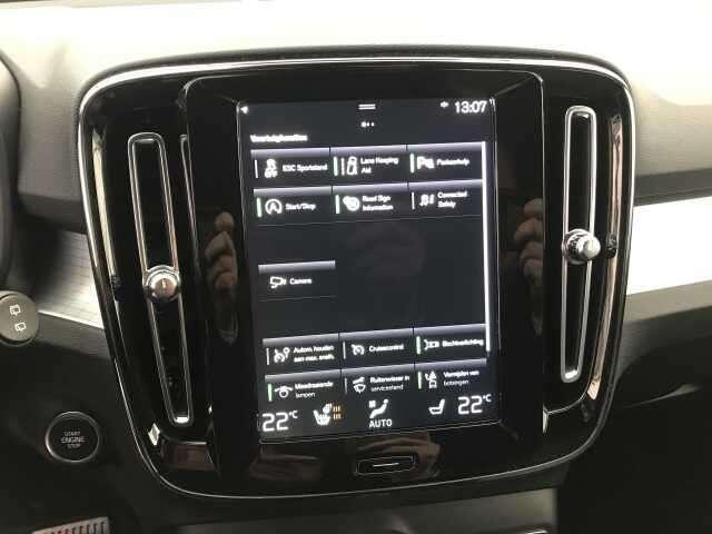 Volvo XC40 T3 MOMENTUM PRO + ACC + LIGHT + ...