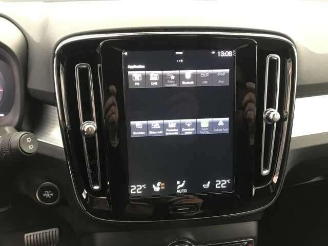 Volvo XC40 T3 MOMENTUM PRO + ACC + LIGHT + ...