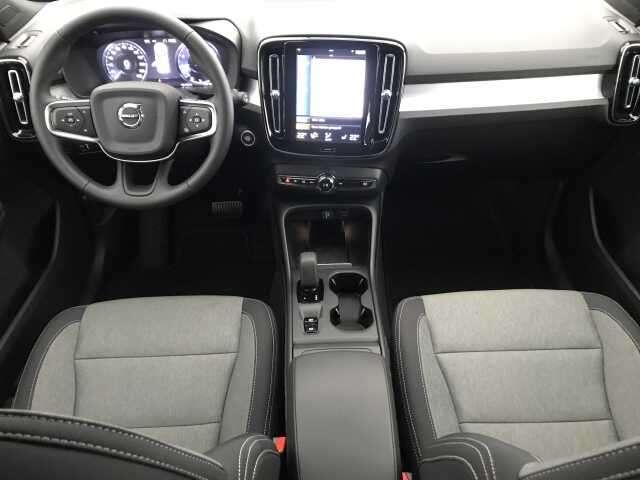 Volvo XC40 T3 MOMENTUM PRO + ACC + LIGHT + ...