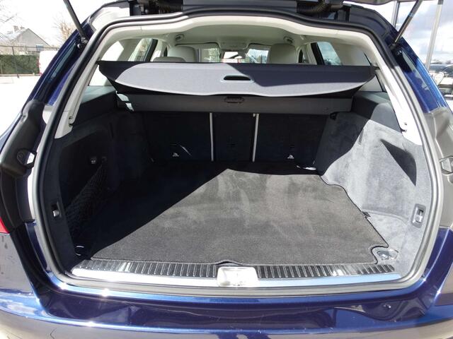 Mercedes-Benz C-Klasse CDI //2143CC // 204PK // E6 // BLUETEC //