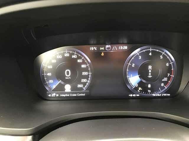 Volvo V60 B4 MOMENTUM + WINTERPRO + ASSIST