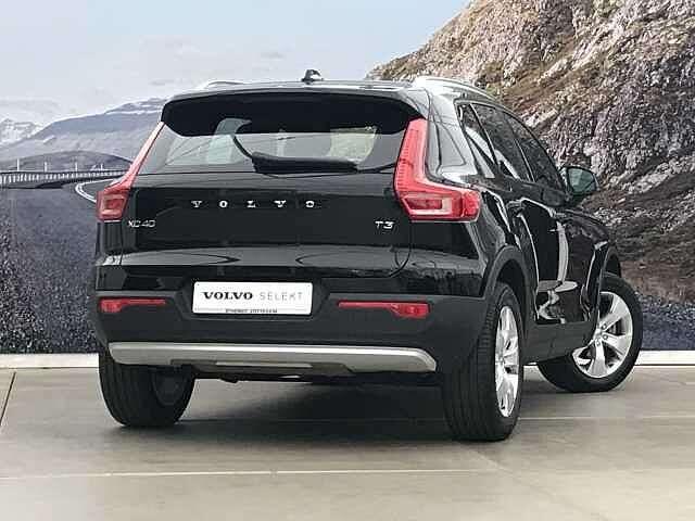Volvo XC40 T3 AUT - MOMENTUM + WINTERPRO + ...