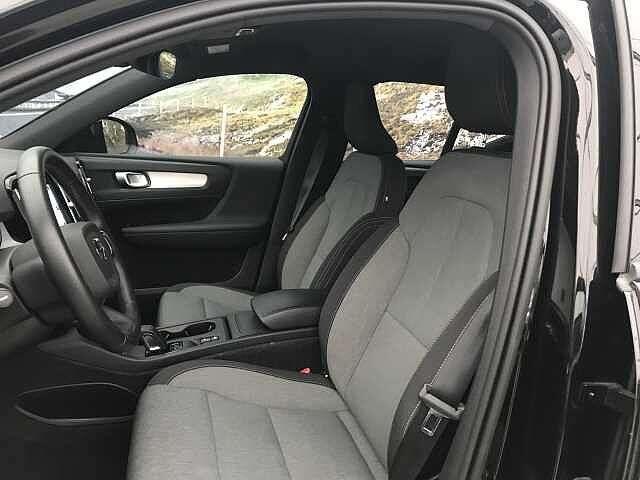 Volvo XC40 T3 AUT - MOMENTUM + WINTERPRO + ...