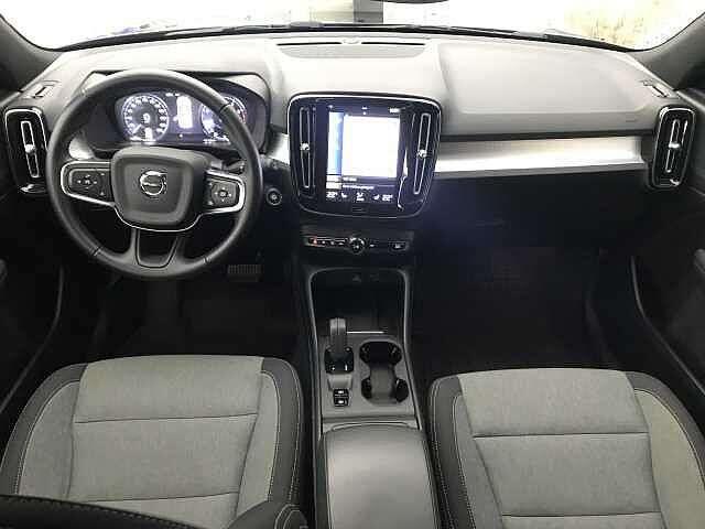 Volvo XC40 T3 AUT - MOMENTUM + WINTERPRO + ...