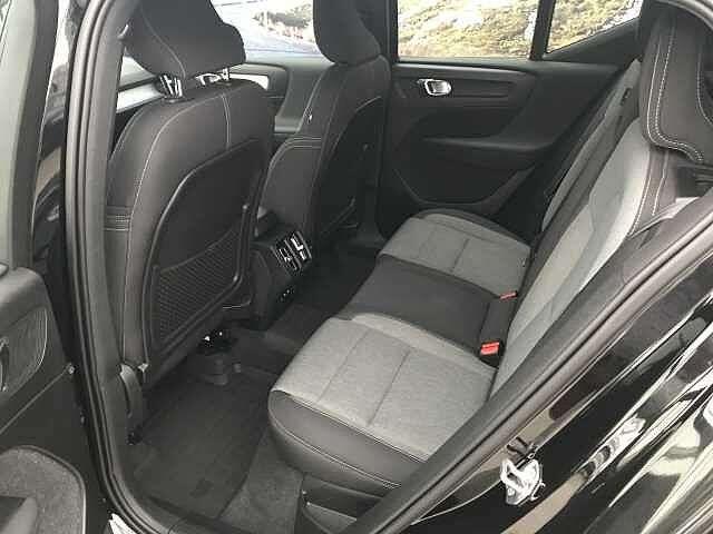 Volvo XC40 T3 AUT - MOMENTUM + WINTERPRO + ...