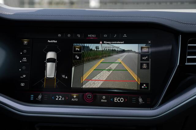 Volkswagen Touareg 3.0 TSI e-Hybrid R-Line | Pano | Keyless | Luchtvering | Virtual | Sfeer | Lane & Side | Stoel verwarming + verkoeling | Camera | ACC | DCC | 