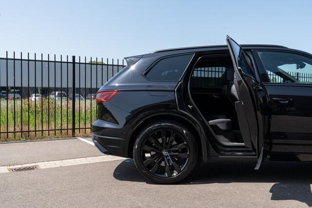 Volkswagen Touareg 3.0 TSI e-Hybrid R-Line | Pano | Keyless | Luchtvering | Virtual | Sfeer | Lane & Side | Stoel verwarming + verkoeling | Camera | ACC | DCC | 