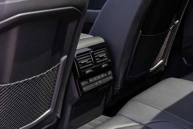 Volkswagen Touareg 3.0 TSI e-Hybrid R-Line | Pano | Keyless | Luchtvering | Virtual | Sfeer | Lane & Side | Stoel verwarming + verkoeling | Camera | ACC | DCC | 