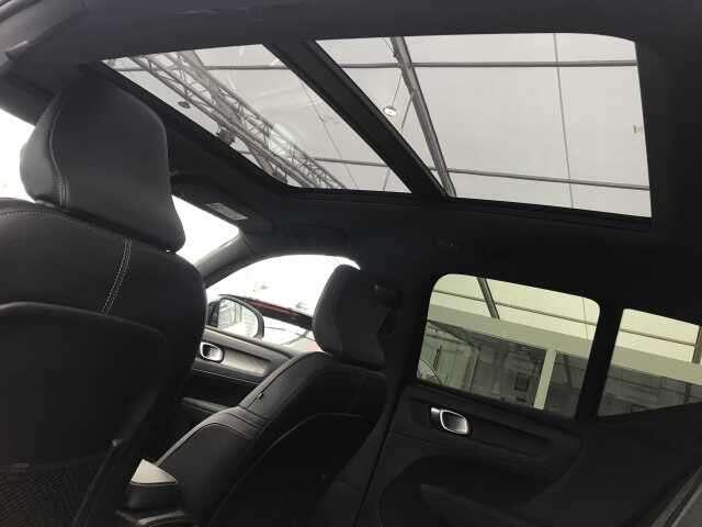 Volvo XC40 T4 HYBRIDE R-DESIGN - FULL OPTIONS