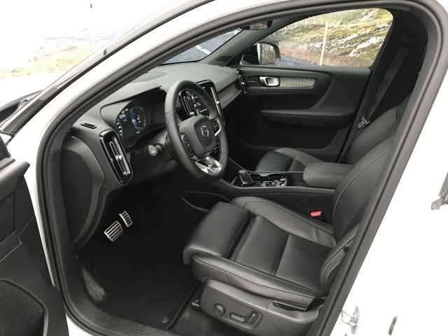 Volvo XC40 T4 HYBRIDE R-DESIGN - FULL OPTIONS