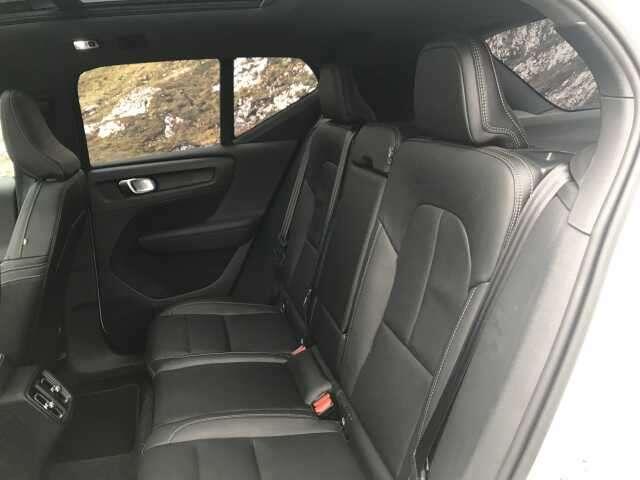 Volvo XC40 T4 HYBRIDE R-DESIGN - FULL OPTIONS
