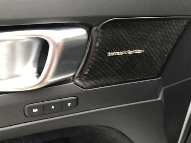 Volvo XC40 T4 HYBRIDE R-DESIGN - FULL OPTIONS