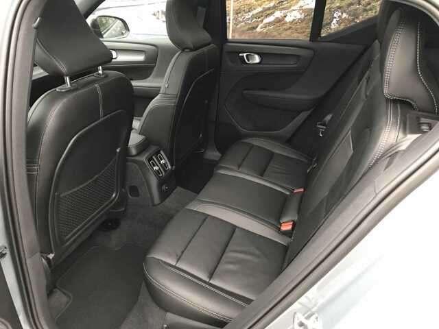 Volvo XC40 T4 HYBRIDE R-DESIGN - FULL OPTIONS