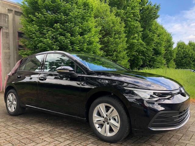 Volkswagen Golf 1,0eTSI Life DSG Carplay/LED/ACC