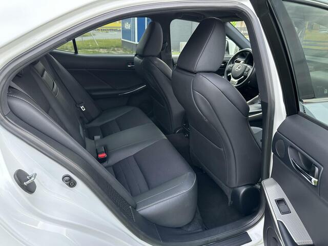 Lexus IS 300h F Sport - 