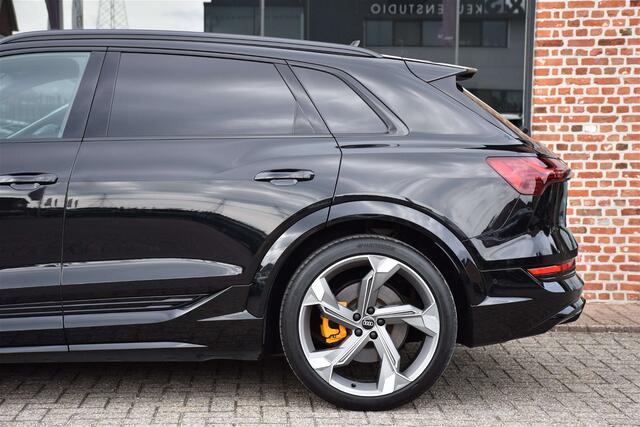 Audi E-Tron 95 kWh Quattro S|Luchtvering|Panodak| FULL BLACK