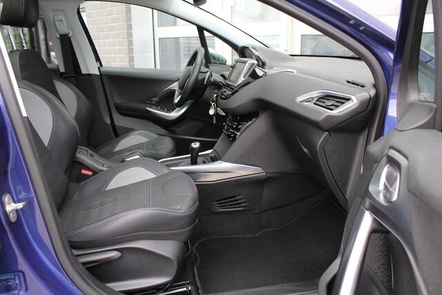 Peugeot 2008 1.2 VTi Allure / Automaat / Panoramadak / Navigatie / N.A.P.