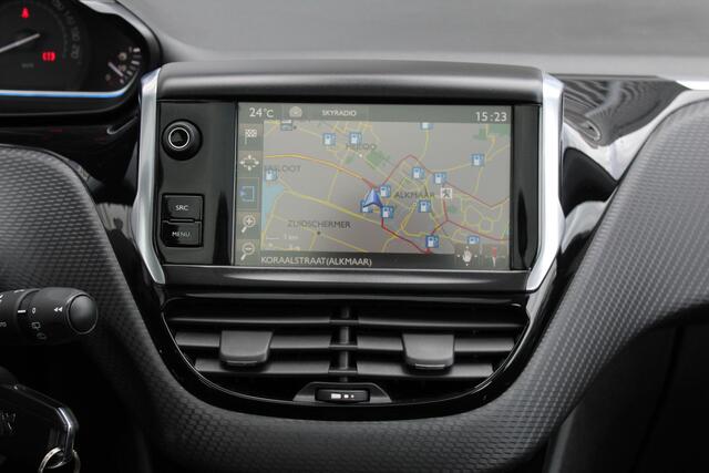 Peugeot 2008 1.2 VTi Allure / Automaat / Panoramadak / Navigatie / N.A.P.