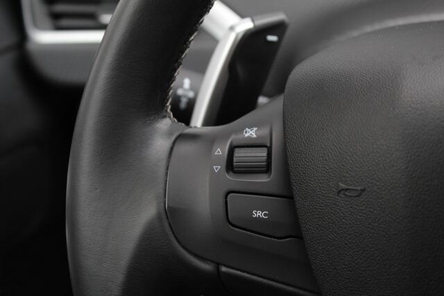 Peugeot 2008 1.2 VTi Allure / Automaat / Panoramadak / Navigatie / N.A.P.