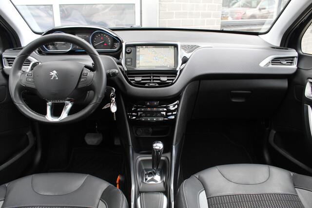 Peugeot 2008 1.2 VTi Allure / Automaat / Panoramadak / Navigatie / N.A.P.