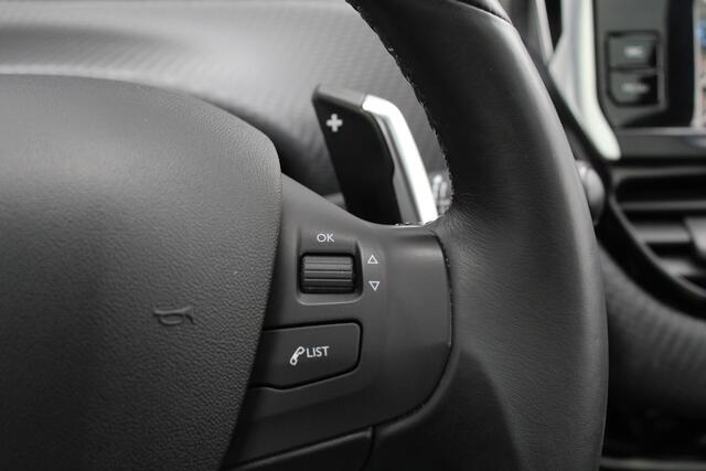 Peugeot 2008 1.2 VTi Allure / Automaat / Panoramadak / Navigatie / N.A.P.