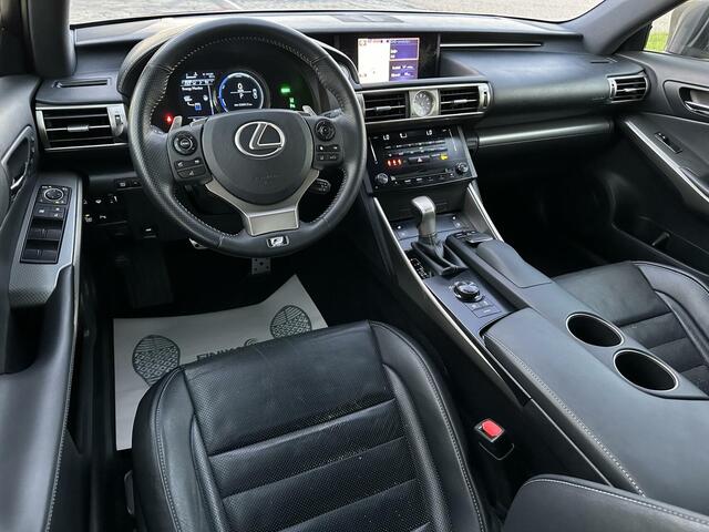Lexus IS 300h F Sport Edition -