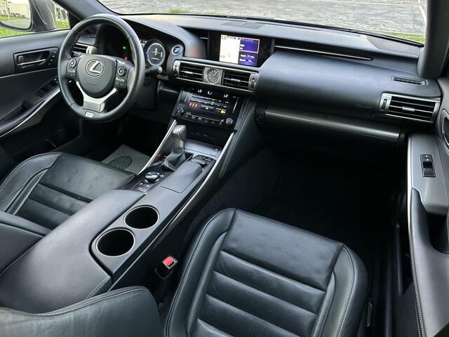 Lexus IS 300h F Sport Edition -