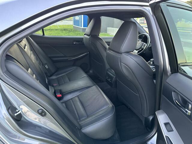 Lexus IS 300h F Sport Edition -