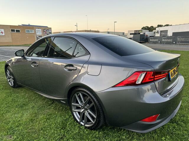Lexus IS 300h F Sport Edition -