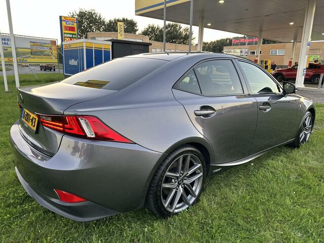 Lexus IS 300h F Sport Edition -