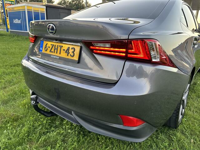 Lexus IS 300h F Sport Edition -