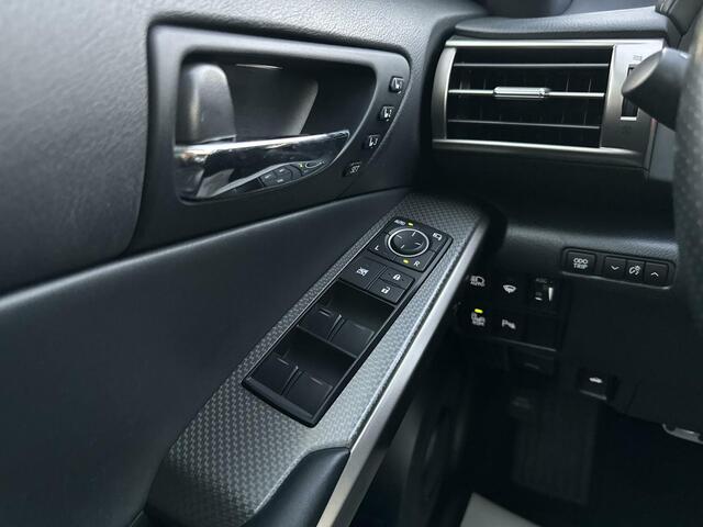 Lexus IS 300h F Sport Edition -