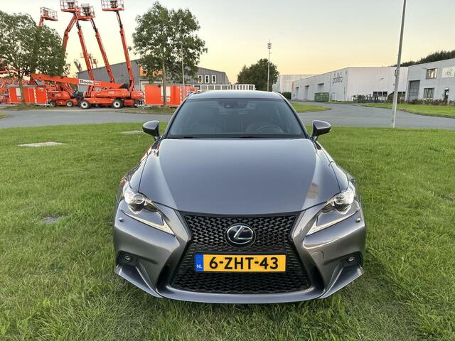Lexus IS 300h F Sport Edition -