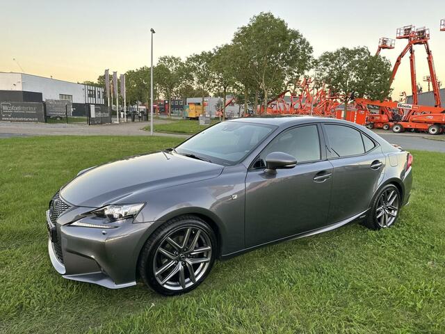 Lexus IS 300h F Sport Edition -