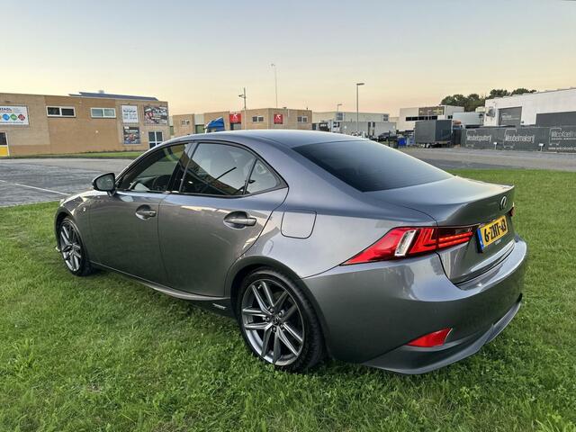 Lexus IS 300h F Sport Edition -