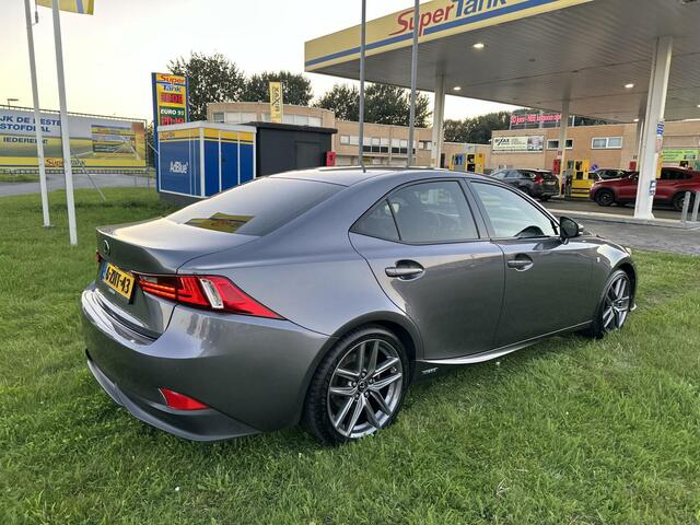 Lexus IS 300h F Sport Edition -
