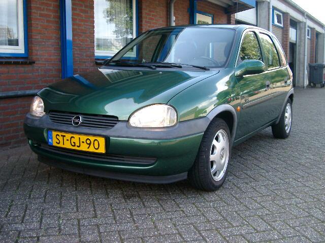 Opel Corsa 1.4i CDX e distributieriem en gereviseerde cil.kop NL auto met NAP, elektrische ramen, centr.vergrendeling, 5 drs
