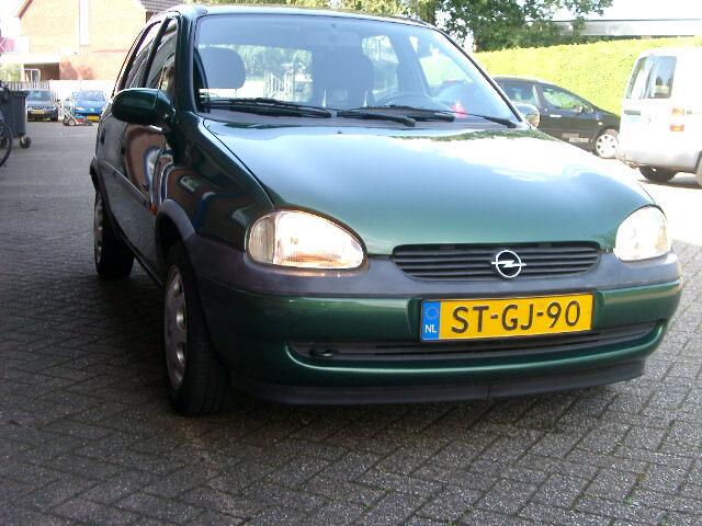 Opel Corsa 1.4i CDX e distributieriem en gereviseerde cil.kop NL auto met NAP, elektrische ramen, centr.vergrendeling, 5 drs