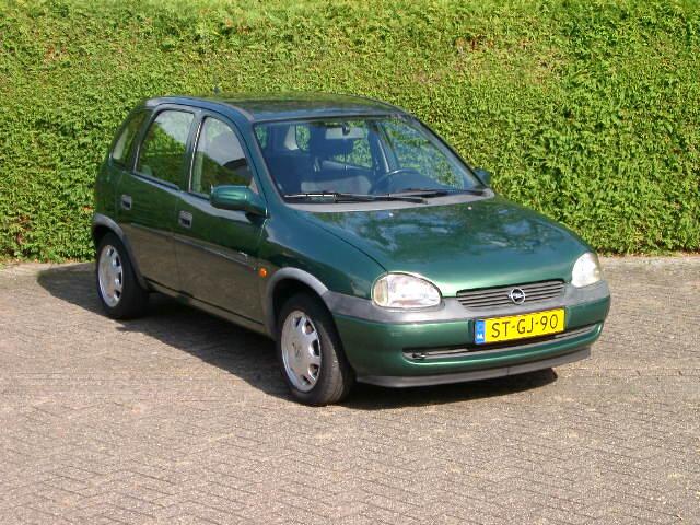 Opel Corsa 1.4i CDX e distributieriem en gereviseerde cil.kop NL auto met NAP, elektrische ramen, centr.vergrendeling, 5 drs