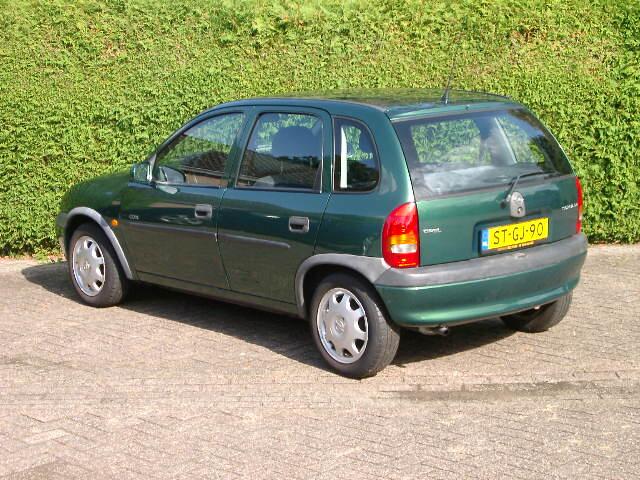 Opel Corsa 1.4i CDX e distributieriem en gereviseerde cil.kop NL auto met NAP, elektrische ramen, centr.vergrendeling, 5 drs