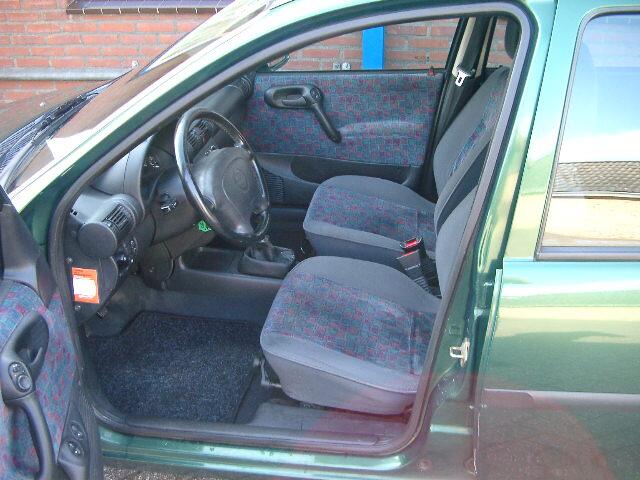 Opel Corsa 1.4i CDX e distributieriem en gereviseerde cil.kop NL auto met NAP, elektrische ramen, centr.vergrendeling, 5 drs